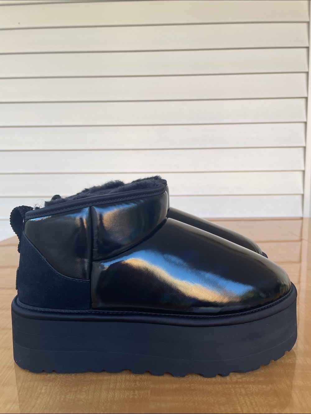 UGG Women's Ultra Mini Platform Hi Shine Boots Size 8 Glossy Black Fall Winter